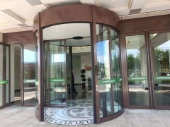 鄭州旋轉門全解析 選擇、安裝與維護，同創自動門一站式服務